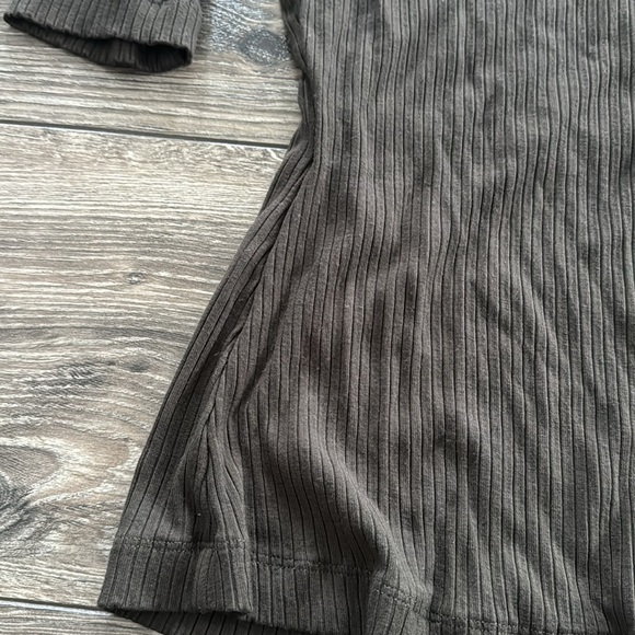 Top - Picture 3 of 5